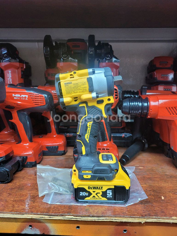 디월트충전임팩렌치DCF922 미드토크 속도조절 미사용신--3