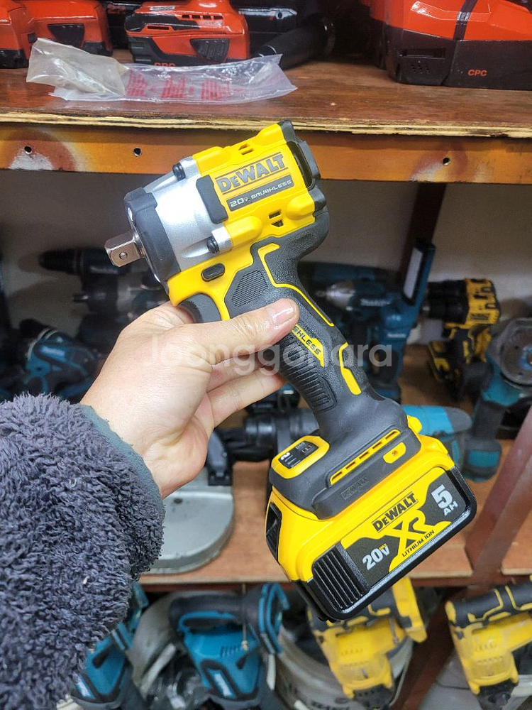 디월트충전임팩렌치DCF922 미드토크 속도조절 미사용신--7