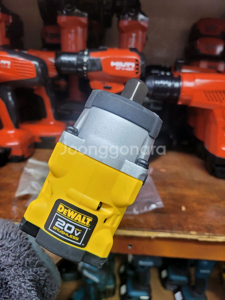 디월트충전임팩렌치DCF922 미드토크 속도조절 미사용신--5