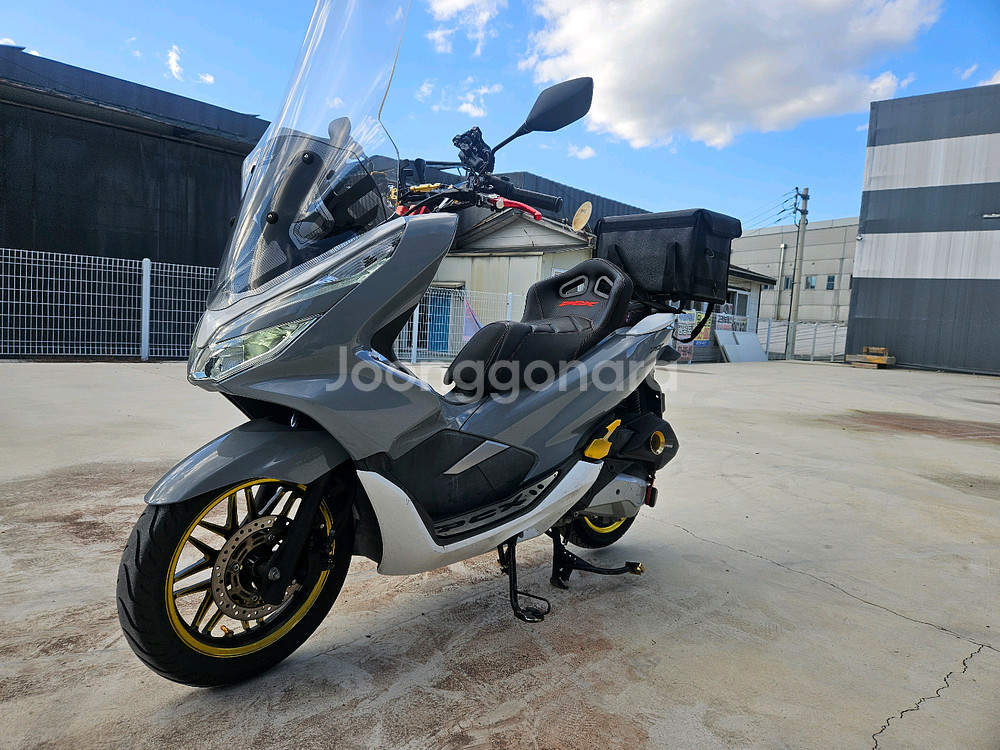 혼다PCX125/20년식/2만키로/160만원/풀튜닝차량--2