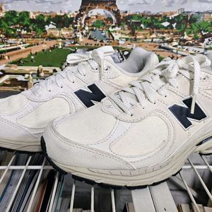 뉴발란스 2002R 남성운동화 260 송치 AHD17
