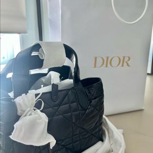[오늘마감] Dior 까나쥬 블랙 미듐 / 새상품