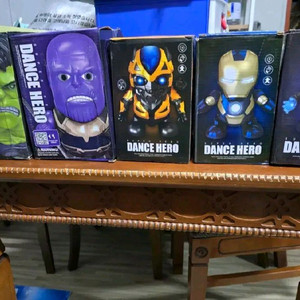 춤추는 어벤져스 피규어 5세트 팝니다