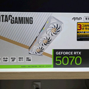 조텍 ZOTAC RTX 5070 AMP White팝니다