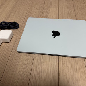 MacBook Air M2 256기가 판매합니다.