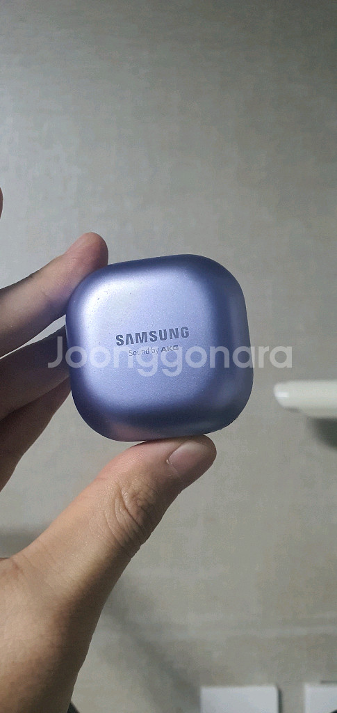 버즈 프로 바이올렛 충전기 본체 판매합니다--0