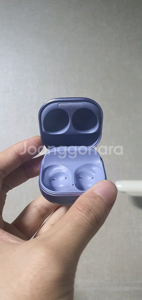 버즈 프로 바이올렛 충전기 본체 판매합니다--1