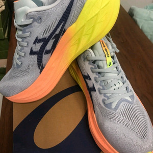 아식스 슈퍼블라스트2 파리 런닝화 265 새상품