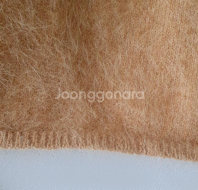 쥬시꾸뛰르 오버핏 보트넥 앙고라 니트 카멜 베이지--4