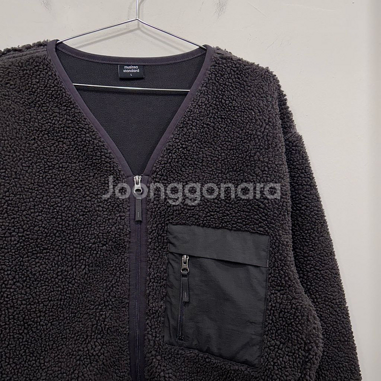 무신사스탠다드 체스트포켓 브이넥 뽀글이 플리스--0