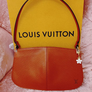 정품- 루이비통 에피 포쉐트 데미룬 미니백