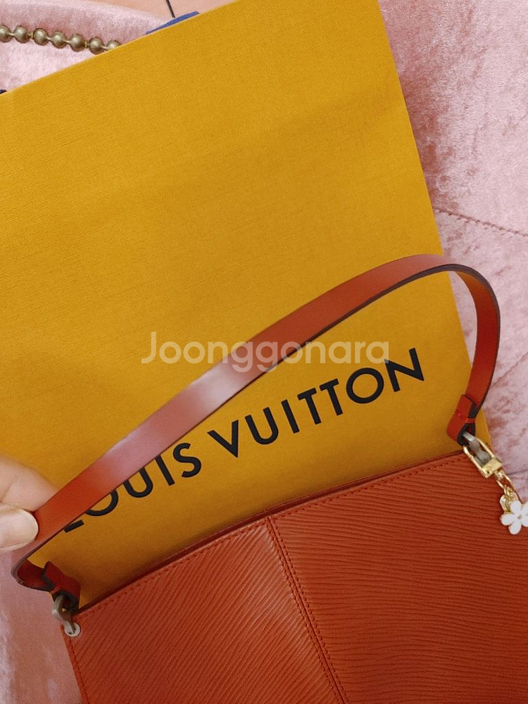 정품- 루이비통 에피 포쉐트 데미룬 미니백--5