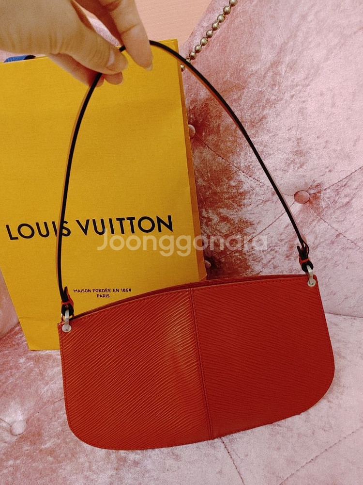 정품- 루이비통 에피 포쉐트 데미룬 미니백--3