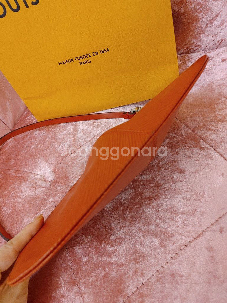 정품- 루이비통 에피 포쉐트 데미룬 미니백--8