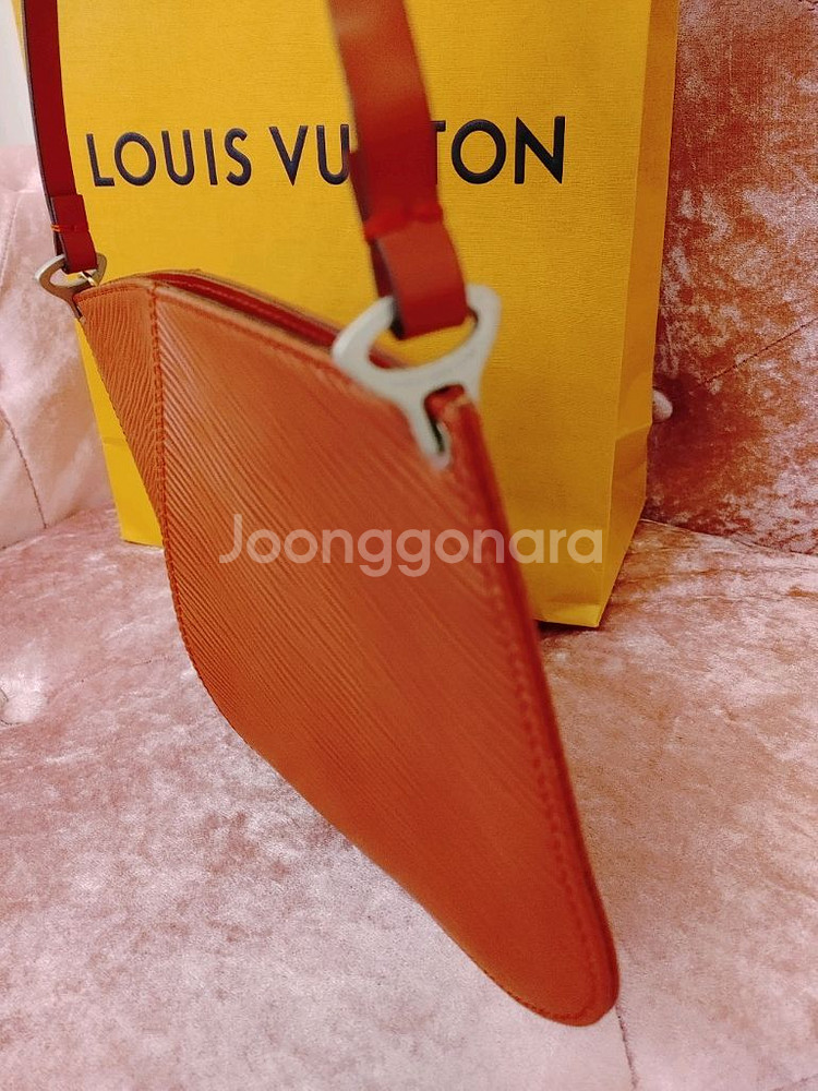 정품- 루이비통 에피 포쉐트 데미룬 미니백--7