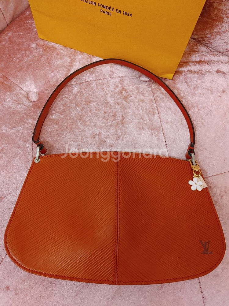 정품- 루이비통 에피 포쉐트 데미룬 미니백--9