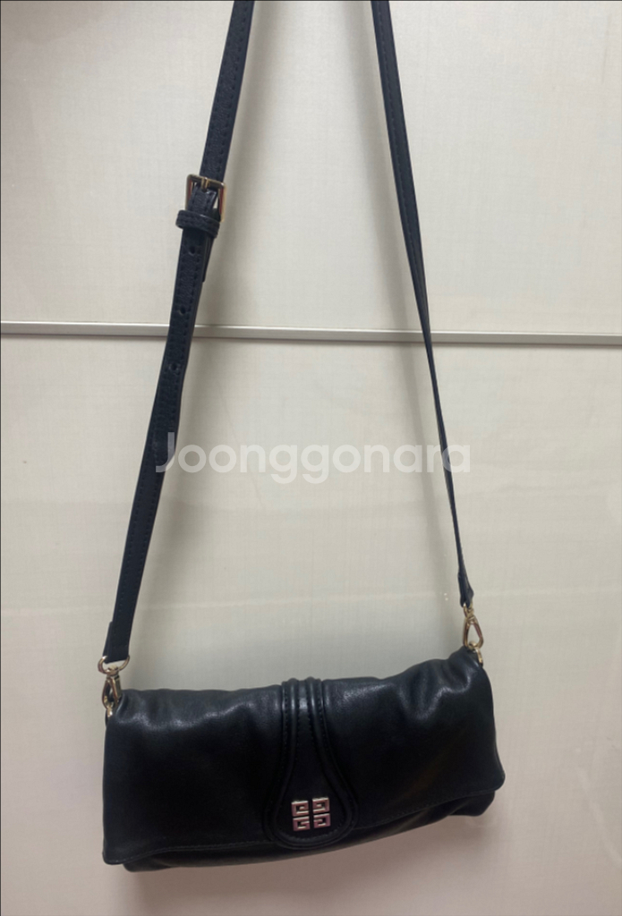지방시 가죽 블랙 크로스백 빈티지--0