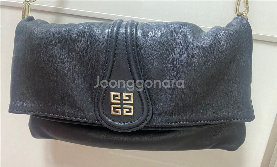 지방시 가죽 블랙 크로스백 빈티지--1