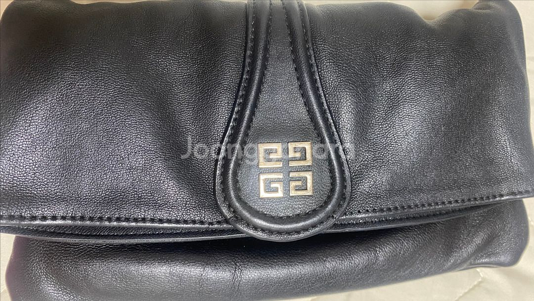 지방시 가죽 블랙 크로스백 빈티지--6