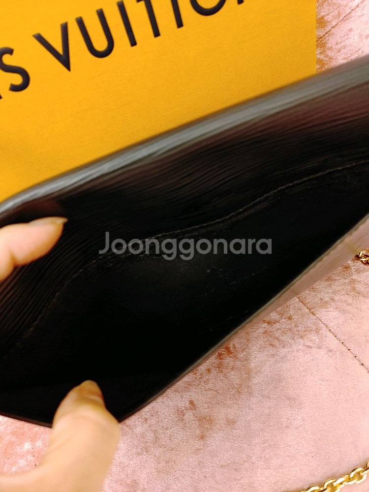 정품- 루이비통 에피 클러치- 남여공용--4
