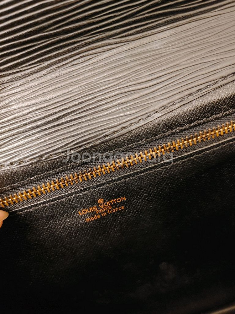 정품- 루이비통 에피 클러치- 남여공용--7