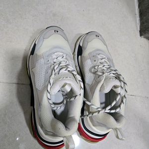 발렌시아가 스니커즈