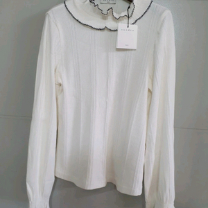 (명품) 산드로 새상품 화이트 프릴 블라우스.