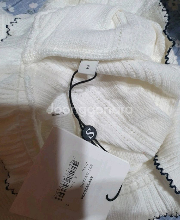 (명품) 산드로 새상품 화이트 프릴 블라우스.--3