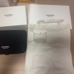 샤넬뷰티파우치와 에코백팔아요