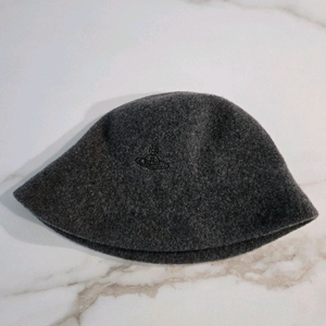 택달린 새상품) 비비안웨스트우드 ORB로고 버킷햇