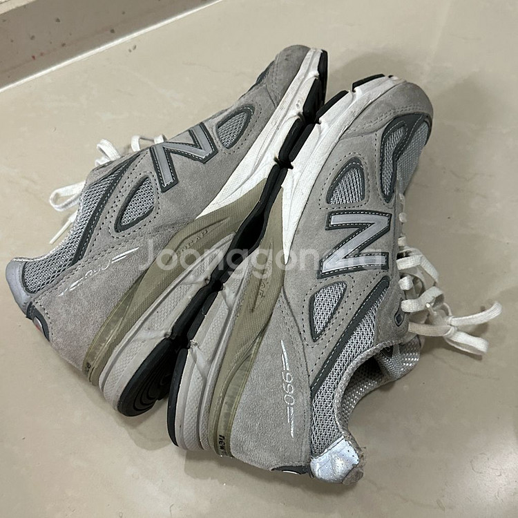 뉴발란스 990 v4 /240--8