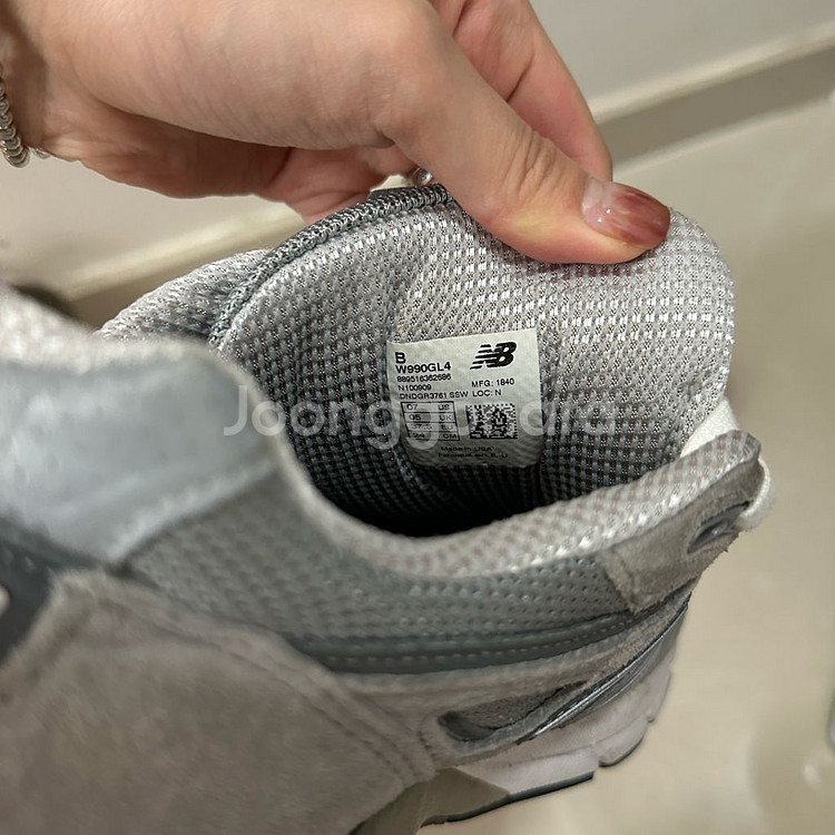 뉴발란스 990 v4 /240--9