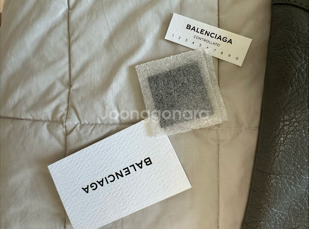 발렌시아가 엔벨롭 클러치 정품--4