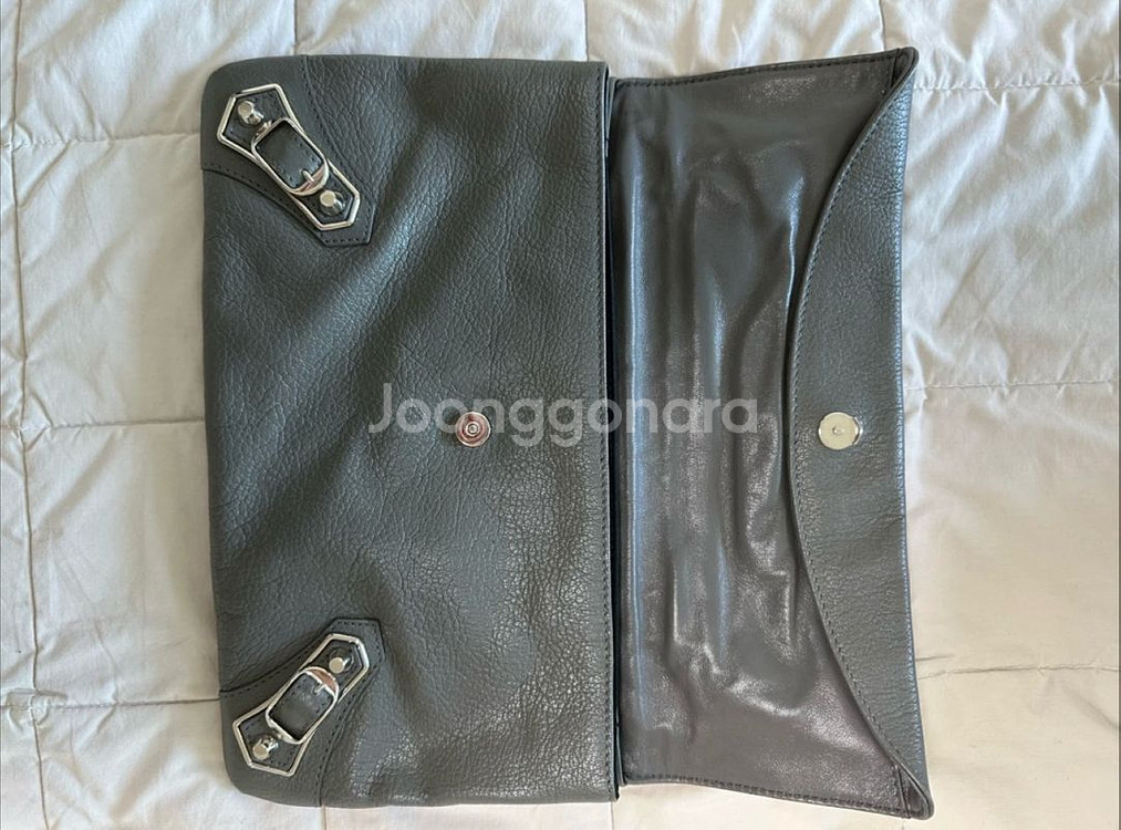 발렌시아가 엔벨롭 클러치 정품--1