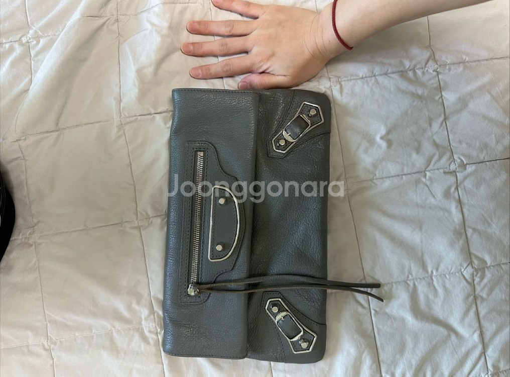 발렌시아가 엔벨롭 클러치 정품--5