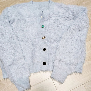 부드러운 스카이블루 퍼 가디건 (미사용)