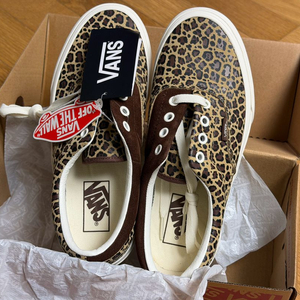 반스 레오파드 운동화 새상품. 235mm