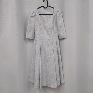 잇미샤 스퀘어넥 플레어 원피스