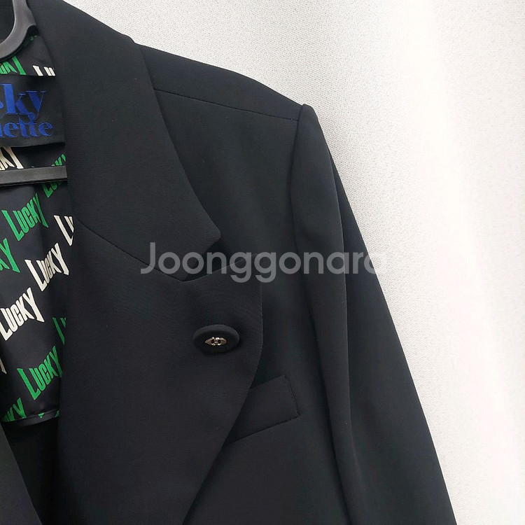 럭키슈에뜨 7부 블랙 자켓--2