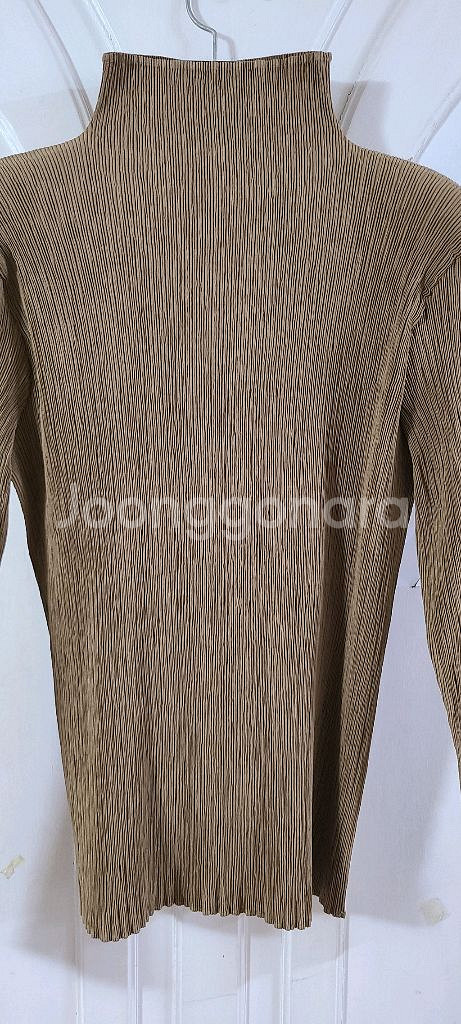 정품 이세이미야케 해칭 플리츠 하이넥 탑--3