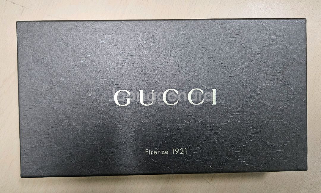 구찌 지퍼 장지갑 신품급 팝니다.(정품)--0