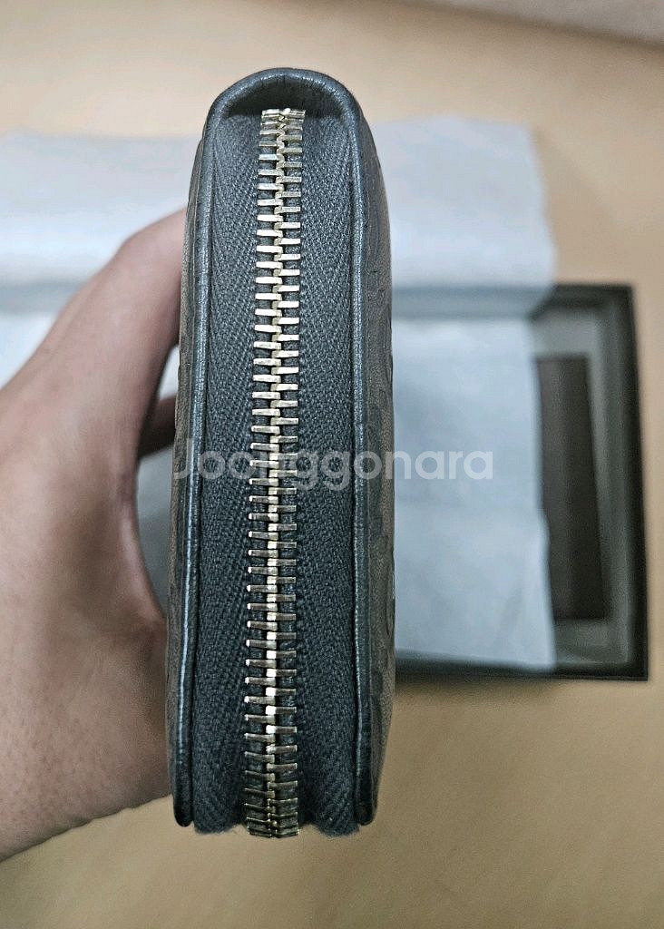 구찌 지퍼 장지갑 신품급 팝니다.(정품)--6