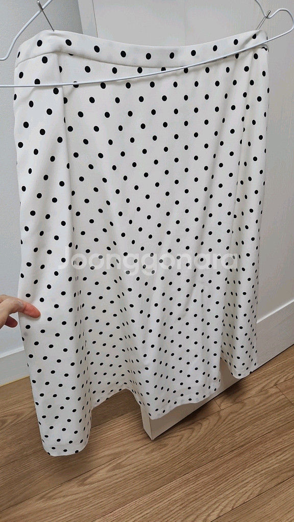 코스모폴리탄줄리이 도트스커트--2