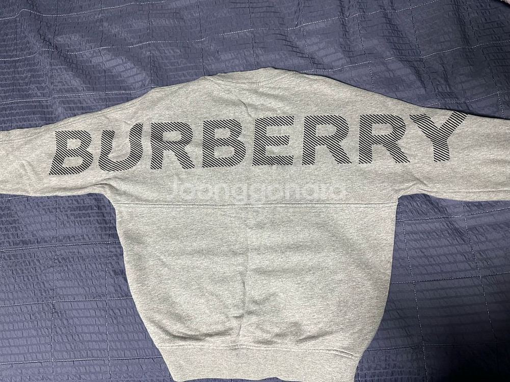 버버리 키즈 맨투맨 140--1