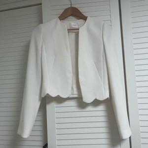 라인 크롭 자켓 화이트