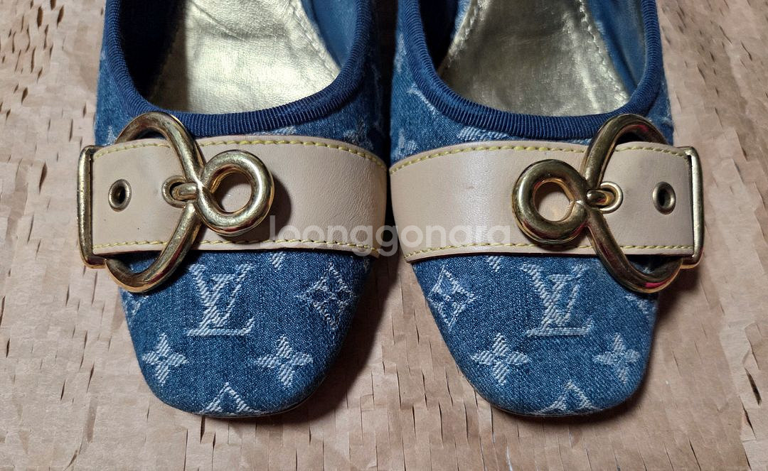 루이비통 정품 데님 미들 구두 판매합니다--0