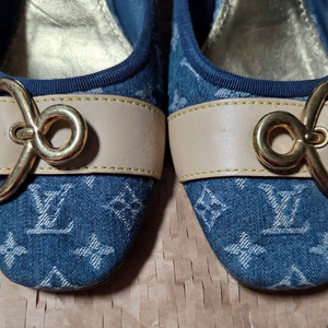 루이비통 정품 데님 미들 구두 판매합니다