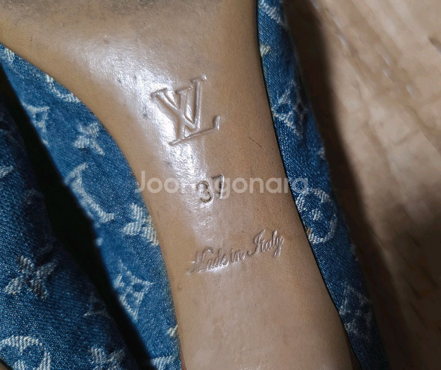 루이비통 정품 데님 미들 구두 판매합니다--9