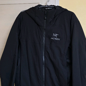 아크테릭스 아톰 lt 후디 블랙