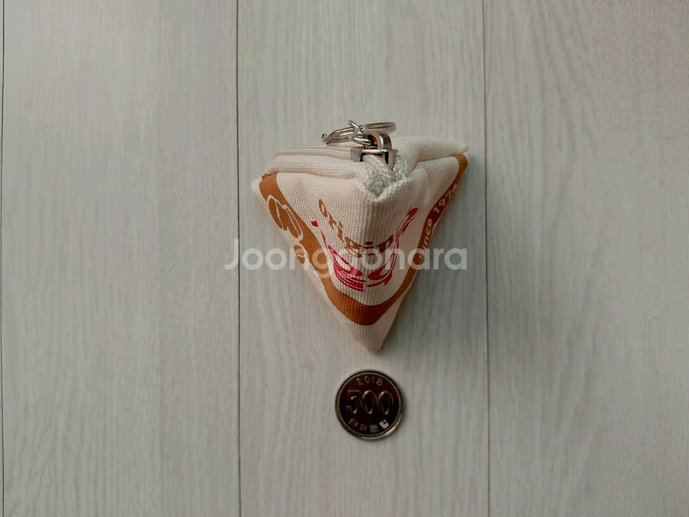 직거래][서울우유]삼각 파우치 키링 동전 지갑(밤색줄)--1